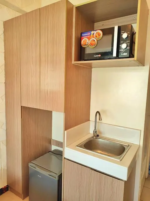 Urban Deca Edsa Budget Place W/ Unli Wi-Fi Netflix Manila